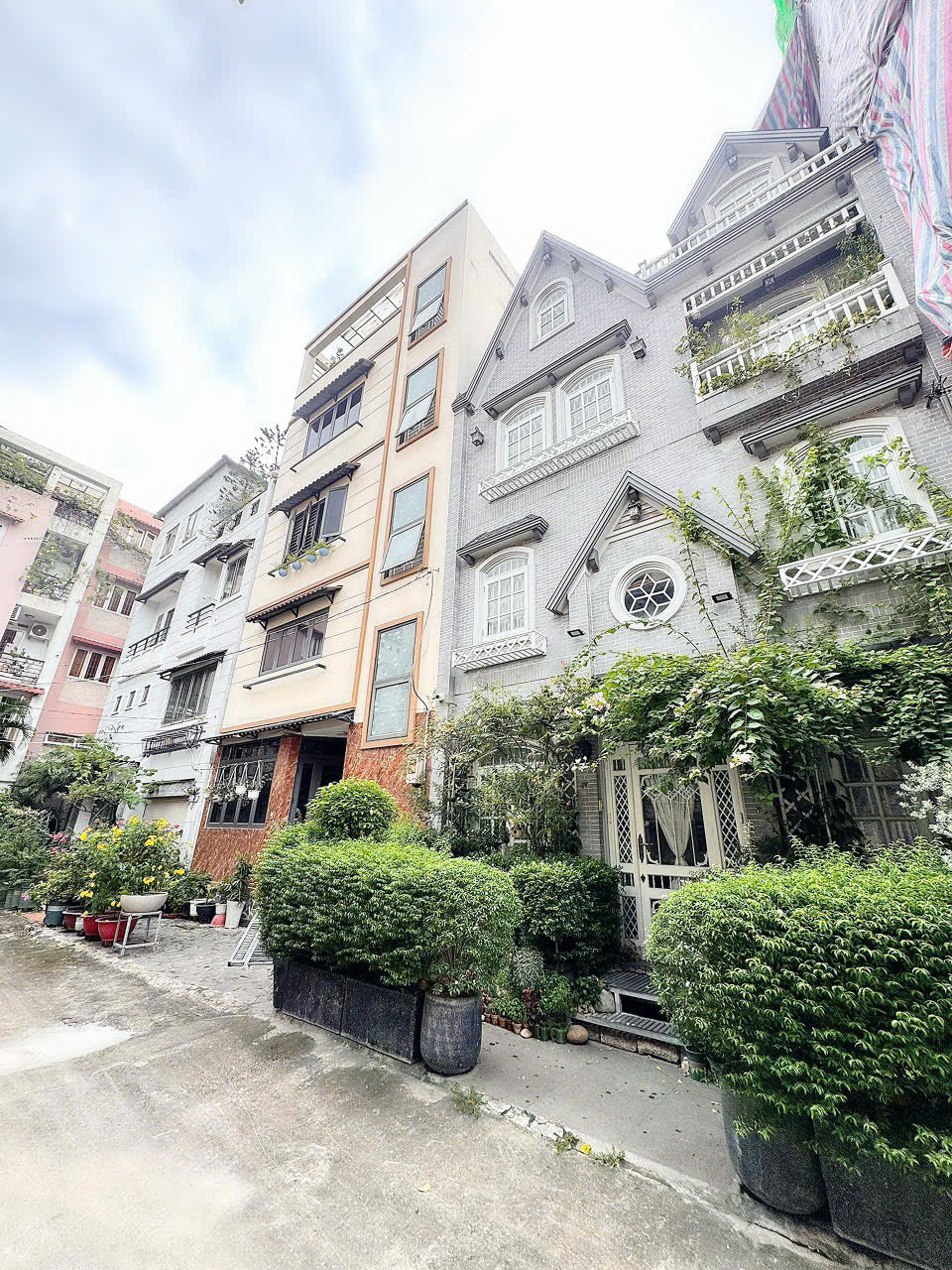 BÁN NHÀ 4 TẦNG XE HƠI NGỦ TRONG NHÀ Đ.VÕ THỊ SÁU, QUẬN 3 - NGANG ĐẸP 5,5M*14M - NGAY VÒNG XOAY DÂN CHỦ* LH GIANG GIANG: