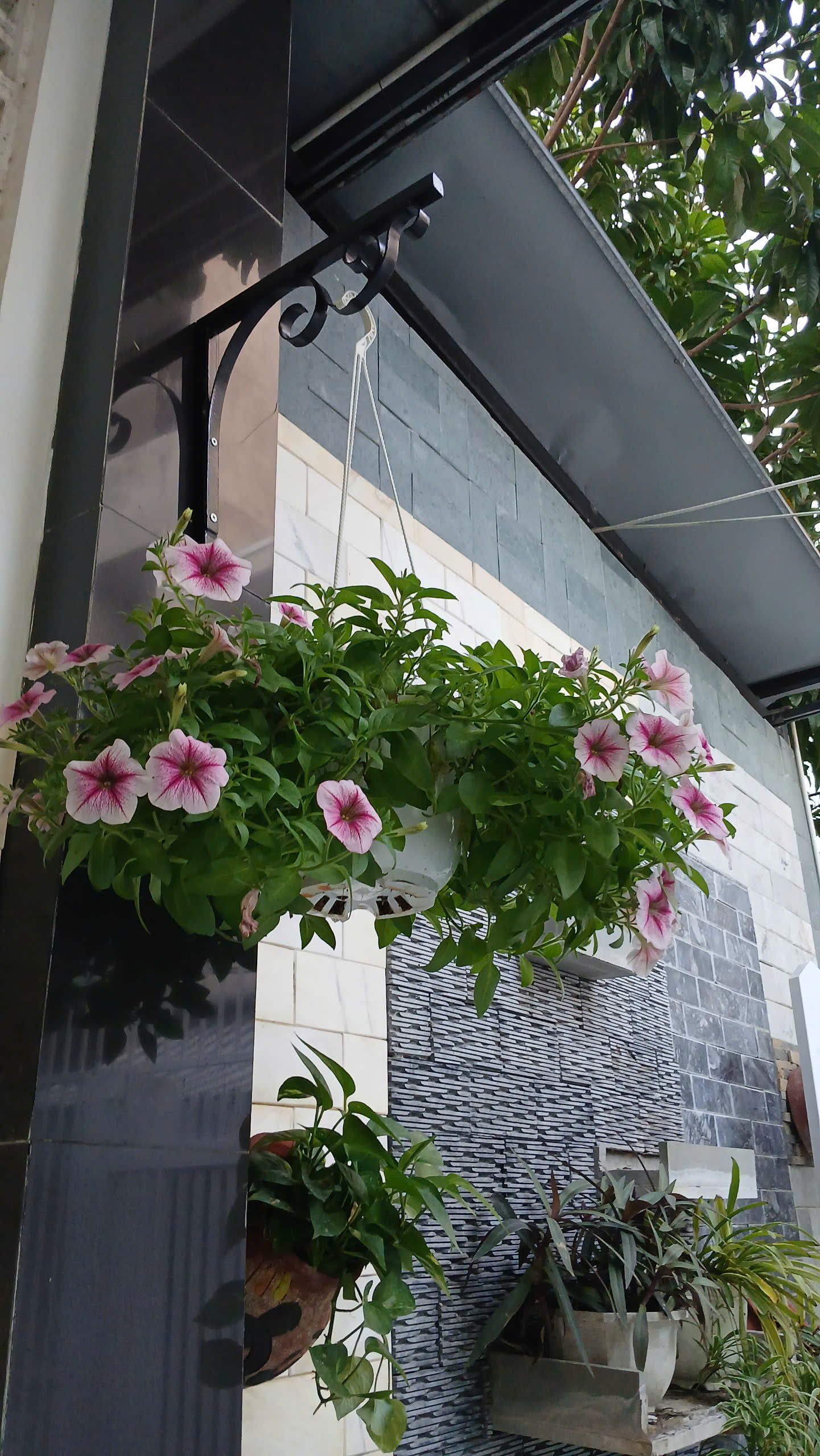 ♥ Thẳng 25m ra MT Trần Xuân Lê, 135m2, ngang 6m, vuông, sân rộng thoáng mát mẻ, 4.x tỷ