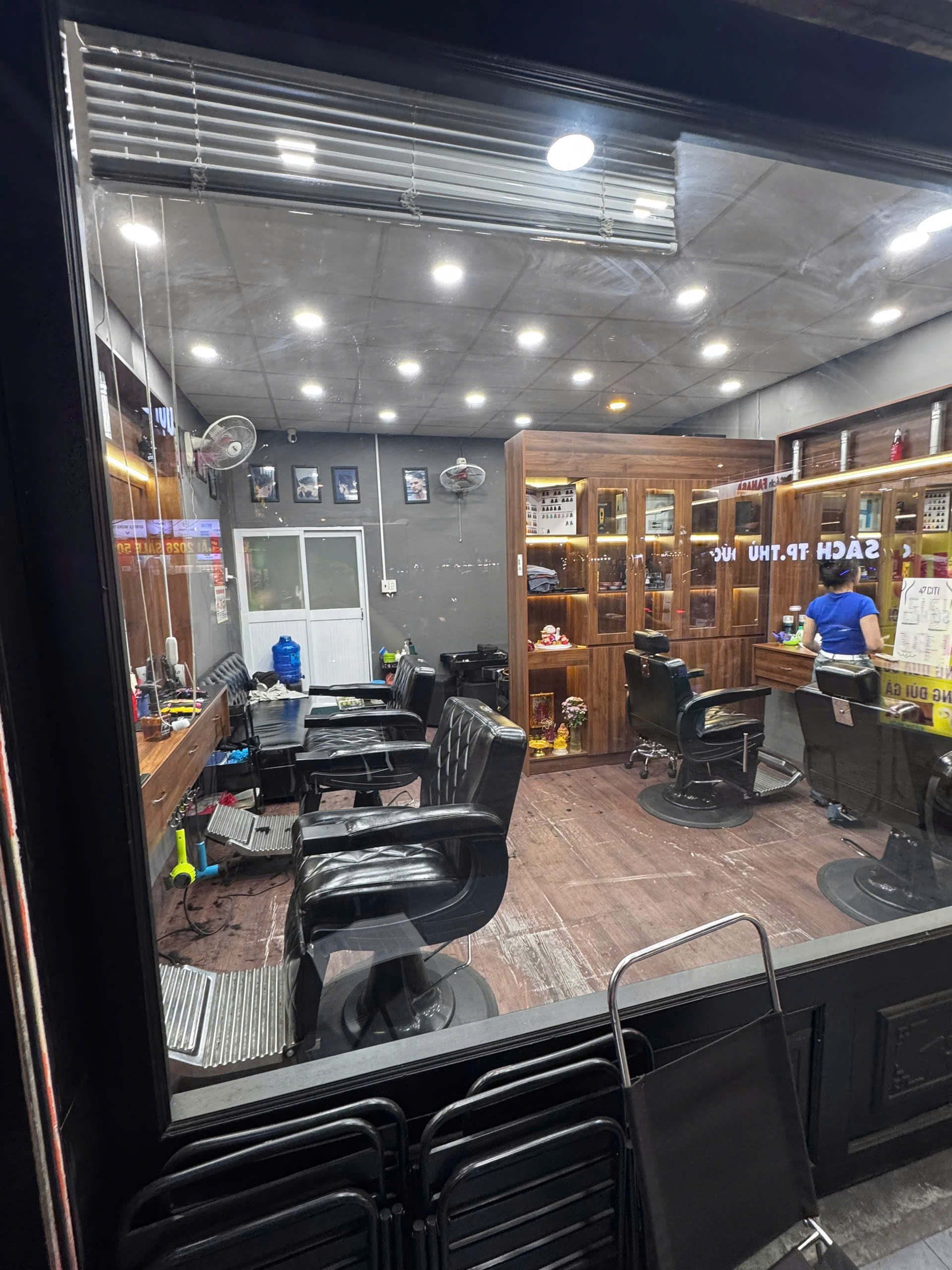 SANG NHƯỢNG TIỆM BARBER SHOP ĐẦY ĐỦ TIỆN NGHI – MẶT TIỀN LÊ VĂN VIỆT, QUẬN 9, TP HCM