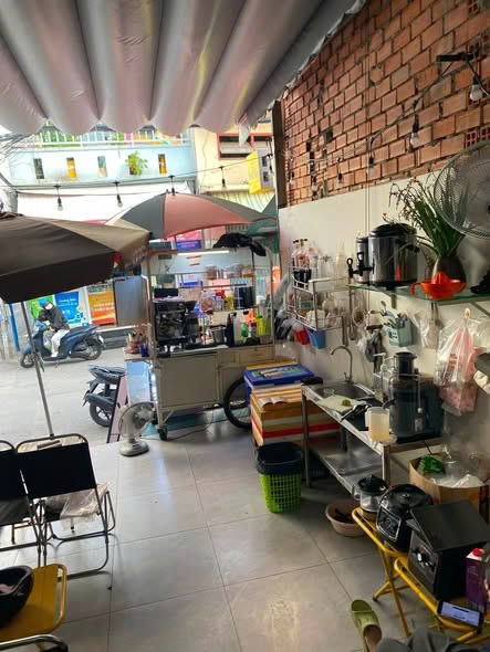 Vì kế hoạch gia đình phải chuyển về quê, mình cần sang lại quán nước Địa chỉ: 502/18 Huỳnh Tấn Phát, Phường Bình Thuận,