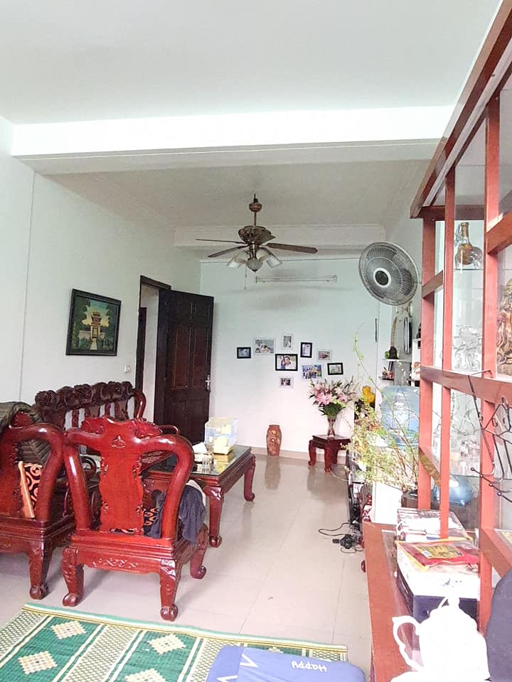 BÁN NHÀ TRUNG KÍNH, CẦU GIẤY. PHÂN LÔ, Ô TÔ TRÁNH, MT 7M, KD TỐT, GIÁ 12.6 TỶ.