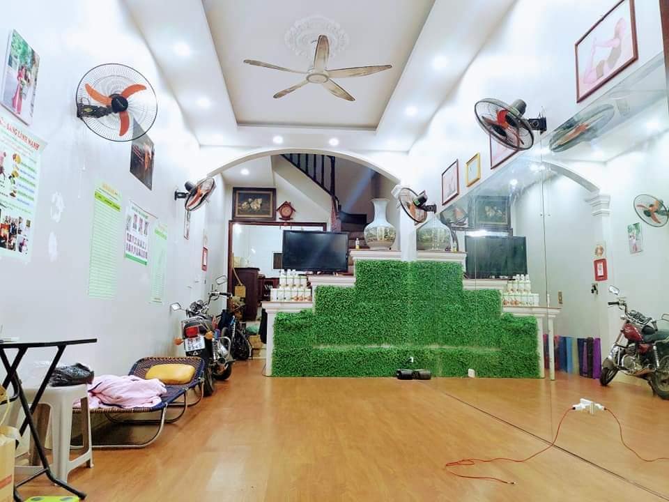 Bán nhà đường Giáp Bát- 70m2 x 4 tầng- Giá 10.8 tỷ