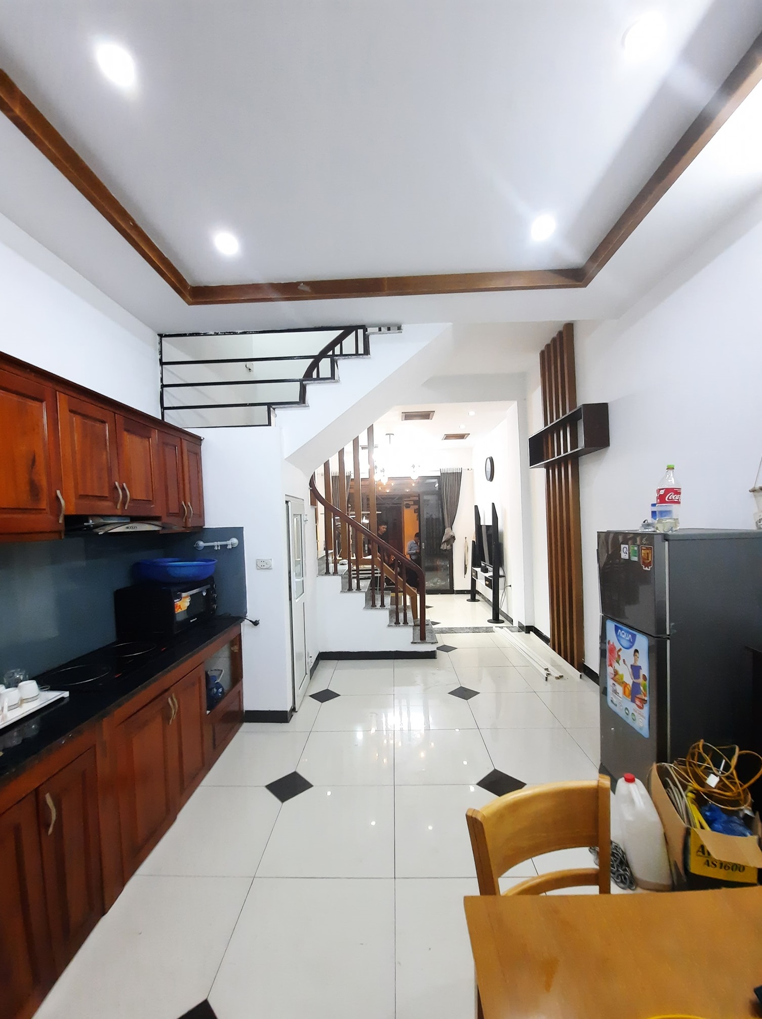 MẶT PHỐ, GẦN HỒ, VỈA HÈ, KD, 63m2x3 Tầng, 17 Tỷ, Lạc Long Quân, Tây Hồ.