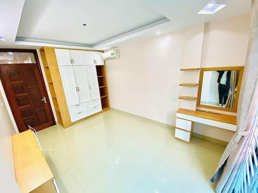 Bán Cực Gấp! Siêu tòa nhà Văn Phòng, Mặt Phố Trường Chinh, Quận Đống Đa, Phân Lô Vỉa hè 10 tầng 7MT, Thang máy.