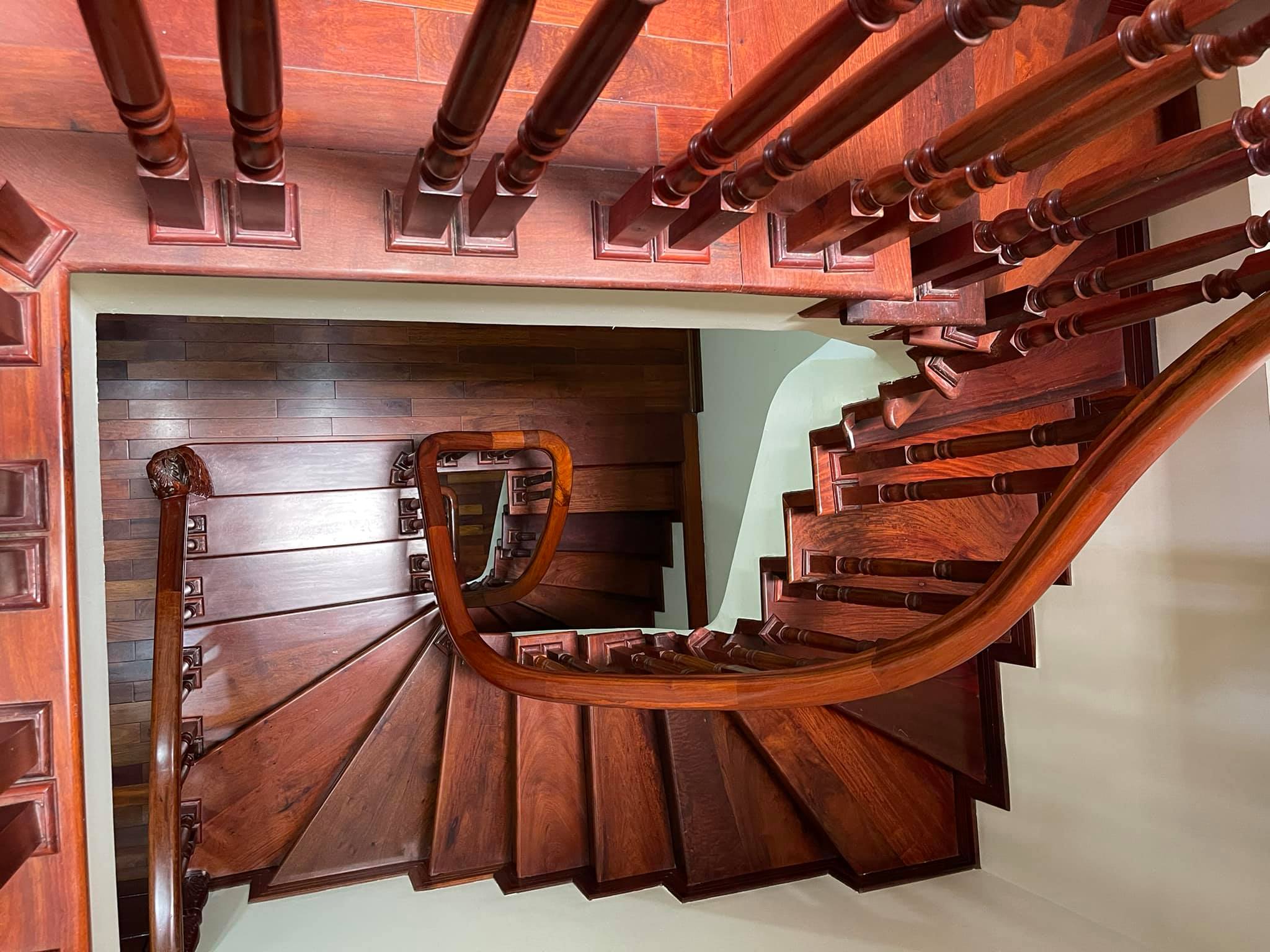 Mặt phố Võng Thị,Tây Hồ, 100m2, MT 6m, nhà 8 tầng, thang máy, gần hồ, KD, Ở sướng, 24,5 tỷ