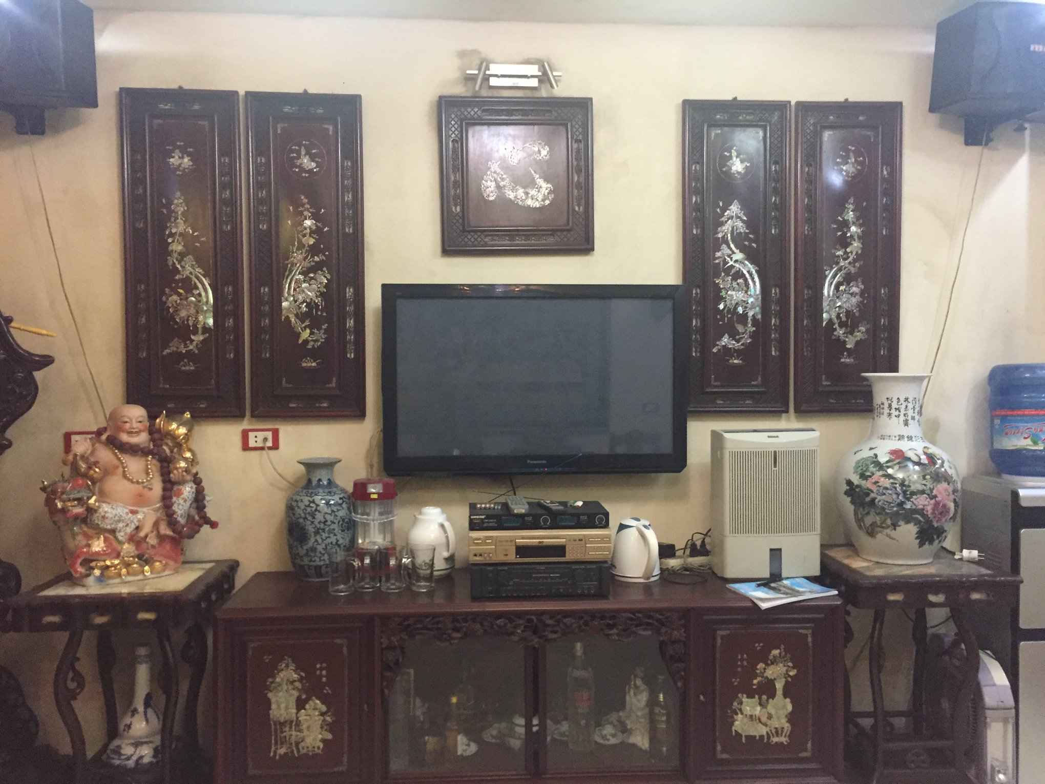 Bán biệt thự ven hồ phố Lạc Long quân 186m mt 12m lô góc oto vào nhà giá 22 tỷ có TL