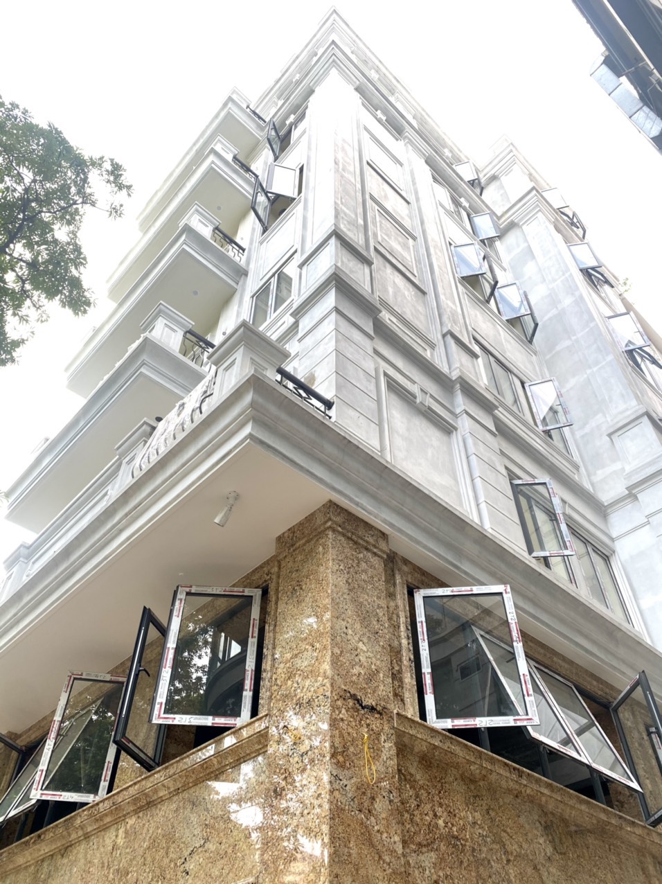 Bán khách sạn mini Trần Hưng Đạo-_Punman 8x12m 6 lầu TM mới HĐ 120tr 23,5 tỷ.