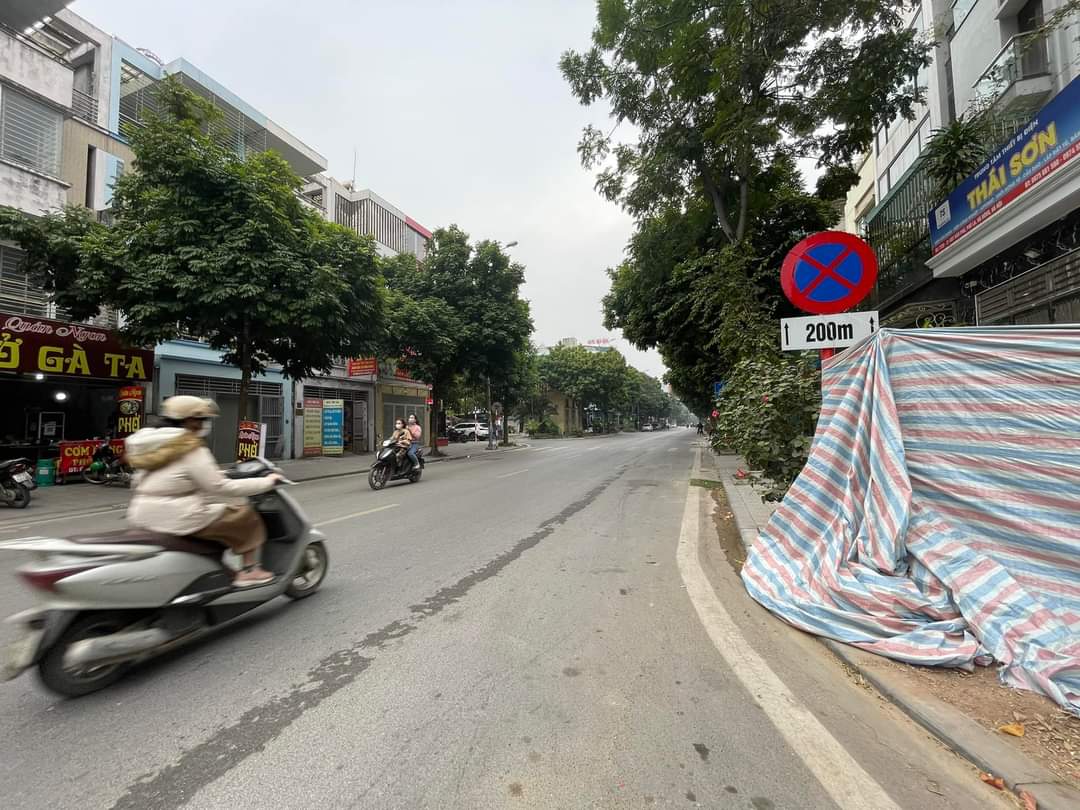 Lô góc khu ĐT Văn Phú, kinh doanh sầm uất 90m2, MT 20M