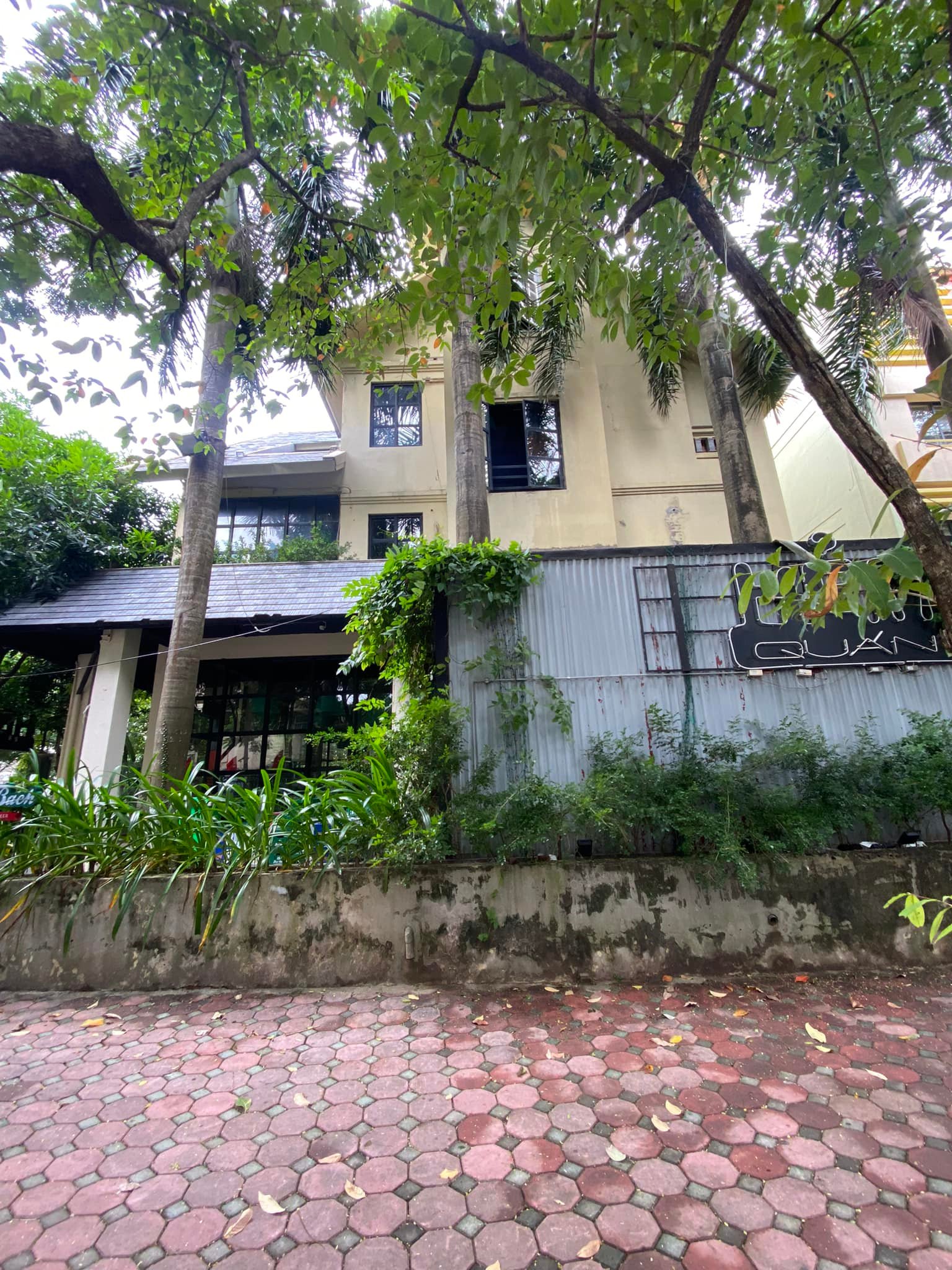 BÁN BIỆT THỰ VIP SỐ 1 CẦU GIẤY - LÔ GÓC 3 MẶTĐƯỜNG - DIỆN TÍCH 663M2 - 3 TẦNG - MẶT TIỀN 25M - GIÁ 145 TỶ,