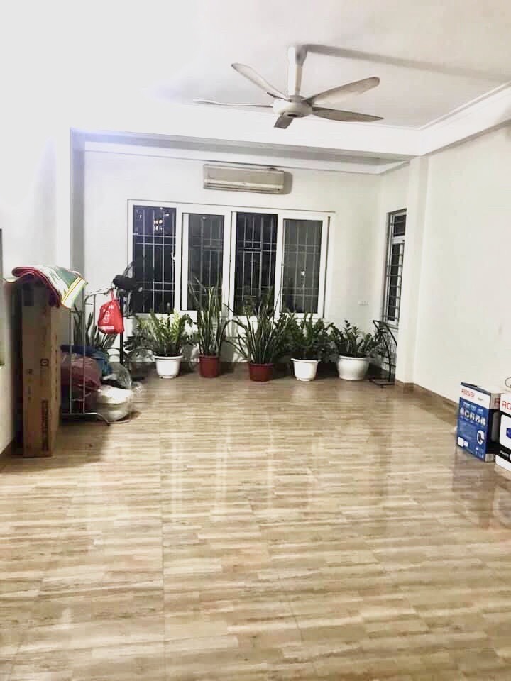 Bán Gấp Nhà 5 Tầng Mặt Hồ Hoàng Cầu, DT 220m2, Mặt Tiền 10m , Giá 61 Tỷ