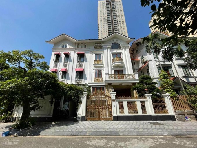 Bán biệt thự cao cấp KĐT Yên Hòa, DT 300m2, hầm, thang máy, view vườn hoa, giá 80 tỷ