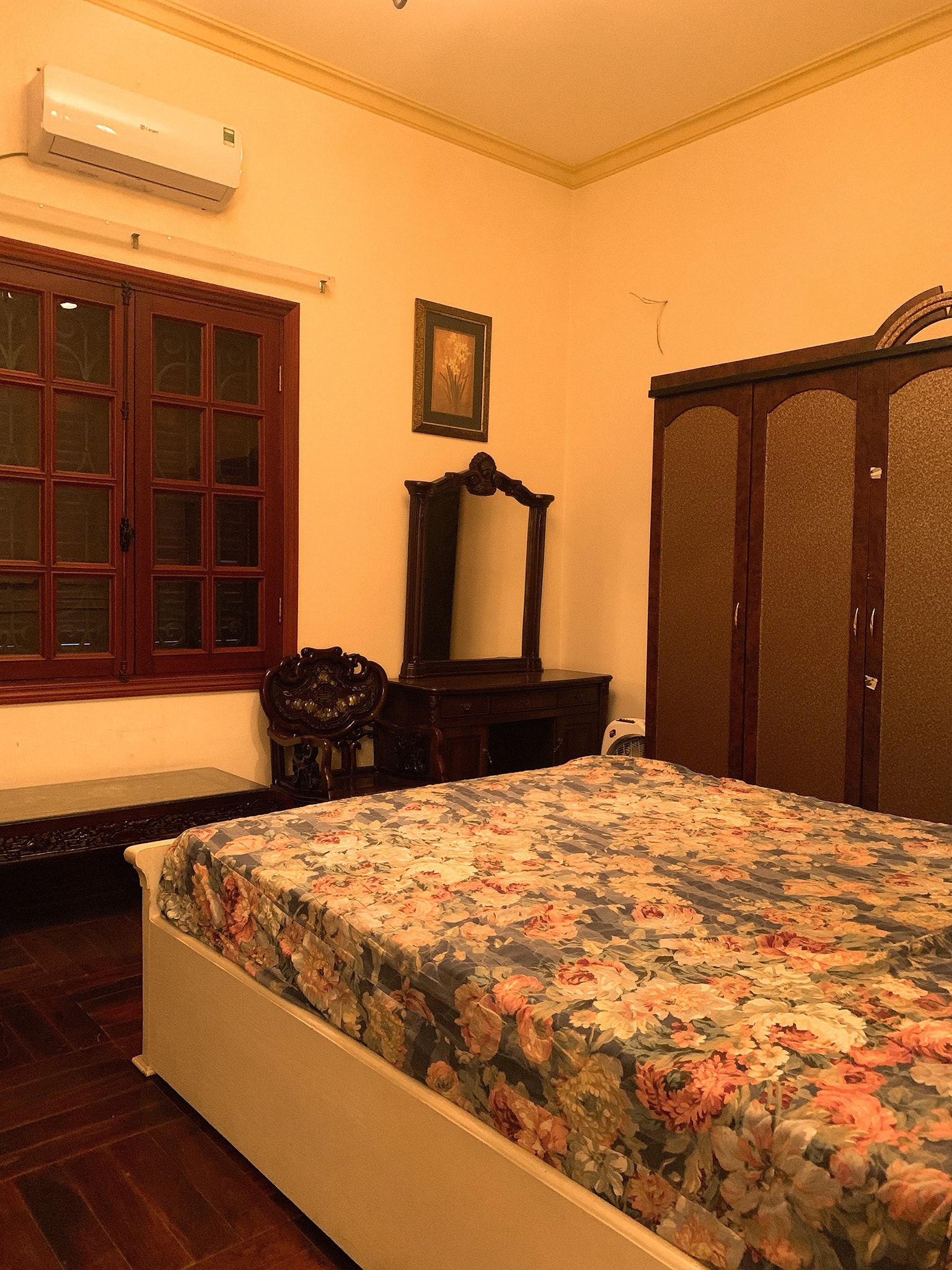 Cần bán nhà Nghi Tàm, Quảng Bá, Tây Hồ. Đầu tư cho thuê cực tốt. DT 120m, 5 t