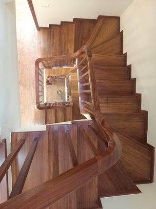 Bán khách sạn lô góc trung tâm quận cầu giấy, cho thuê dài hạn, hiệu suất cao.