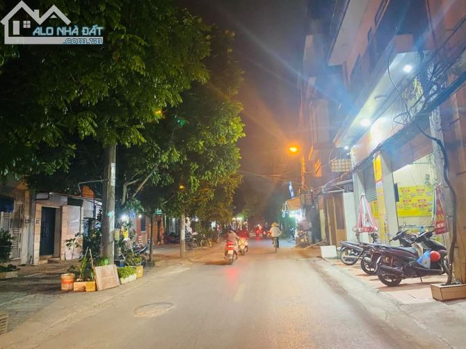 bán nhà mt đường d3 liên phường phước long b quận 9 (12x 20m xd 4 lầu) giá 28,5 tỷ