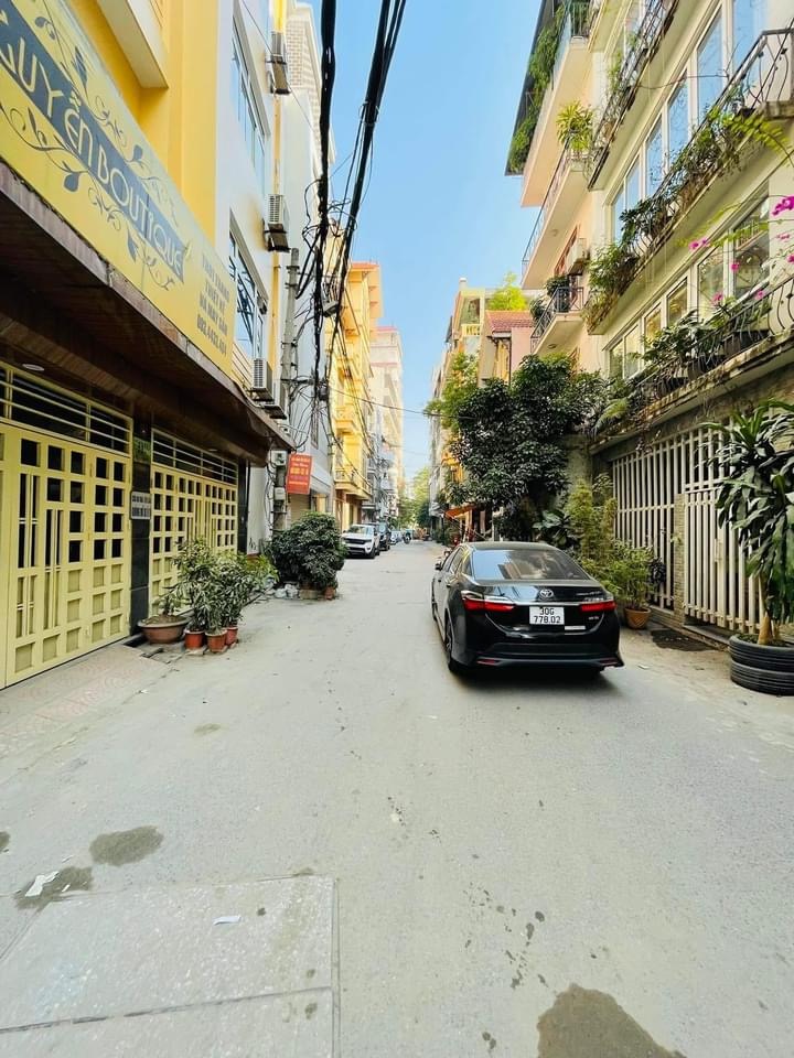 SIÊU PHẨM TÂY HỒ - VÕNG THỊ DIỆN TÍCH 48M x 5 TẦNG - MẶT TIỀN RỘNG 5,3M GARA Ô TÔ - TRƯỚC NHÀ Ô TÔ TRÁNH - KINH DOANH - GẦN HỒ TÂY LỘNG GIÓ - GIÁ CHỈ 12,3 TỶ.