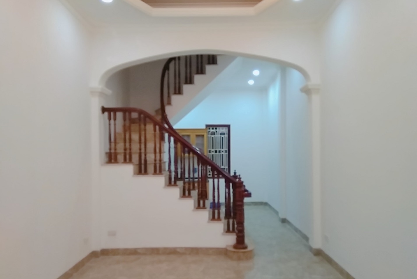 Cần bán nhà kinh doanh mặt Hồ Tây vỉa hè rộng 88m 4.5 tầng Mt 5m 25 tỷ