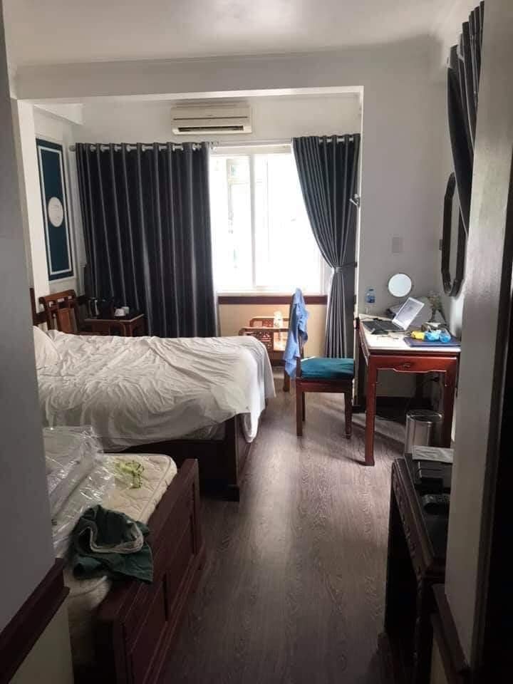 Bán nhà Mặt Phố Cát Linh, Đống Đa diện tích 50m2 mặt tiền 5m giá 17 tỷ