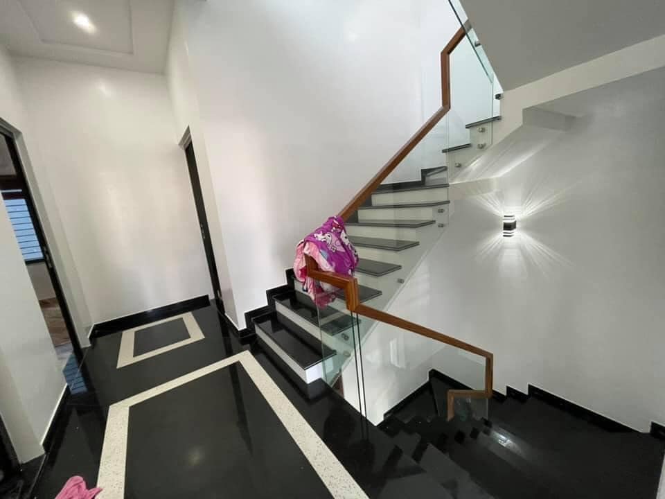 Chính chủ bán nhà ngõ 171Nguyễn Ngọc Vũ,105m 5Tầng Mt5m,KD đỉnh,oto vào,chỉ 15tỷ