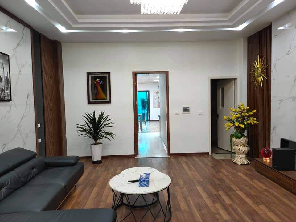 Bán nhà kinh doanh mặt phố Âu Cơ Tây Hồ 58m 5 tầng Mt 4.3m 10.8 tỷ.