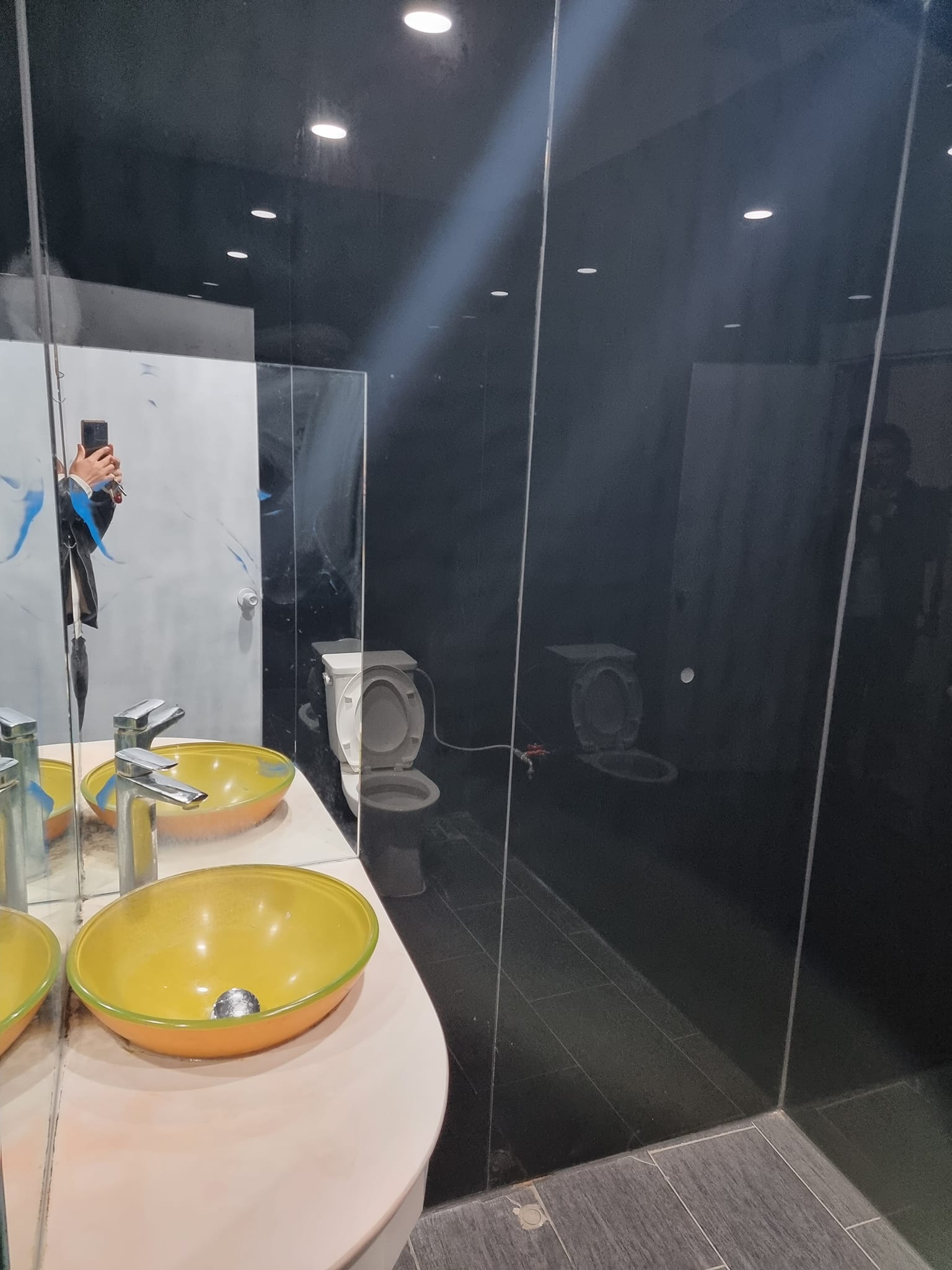 BÁN NHÀ PHỐ Linh Lang - QUẬN BA ĐÌNH 40M2 NHÀ 3 TẦNG MẶT TIỀN 4M GIÁ 10.5 tỷ