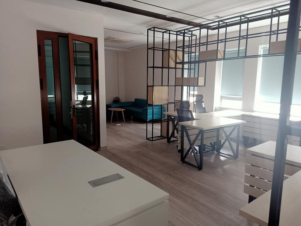 Nhà Mặt Phố Khúc Thừa Dụ 180m2,MT 8m, Cách Đại Sứ Quán Hoa Kì chỉ 500m
