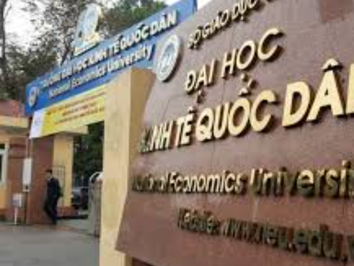 Ô tô đỗ cổng , trước nhà rộng 3 m sáng thoáng trước sau . Nhà to đẹp 40 m 4 tầng 5 m mặt tiền 5 tỷ phố vọng quận 2 bà 3 trường