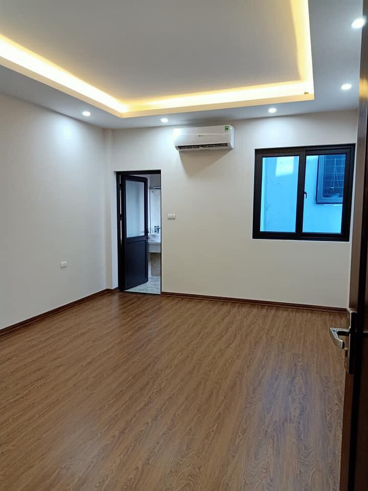 Gia đình tôi đang cần bán nhà phân lô Lê Trọng Tấn, 76m2, giá 11 tỷ