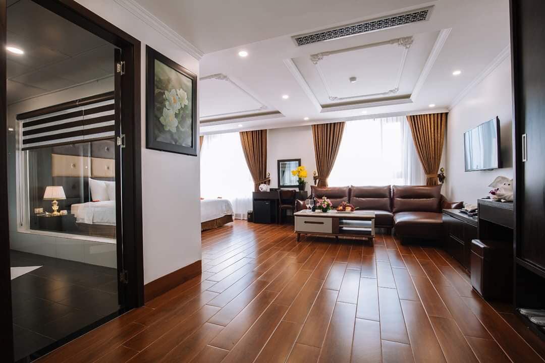Chính chủ bán gấp nhà Mặt phố Dương Quảng Hàm giá 28.5 tỷ, 120m2, KD t
