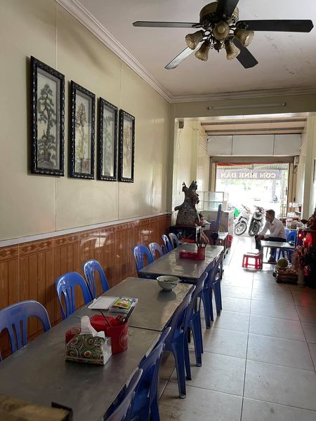 Bán nhà mặt phố Hoàng Cầu 80m 4 tầng 26 tỷ vỉa hè bóng đá kinh doanh nở hậu