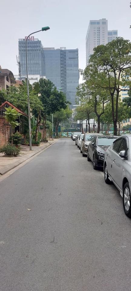 Bán Biệt Thự Dương Đình Nghệ - Cầu Giấy - diện tích 248m2 - 3 tầng - mặt tiền 10.5m.