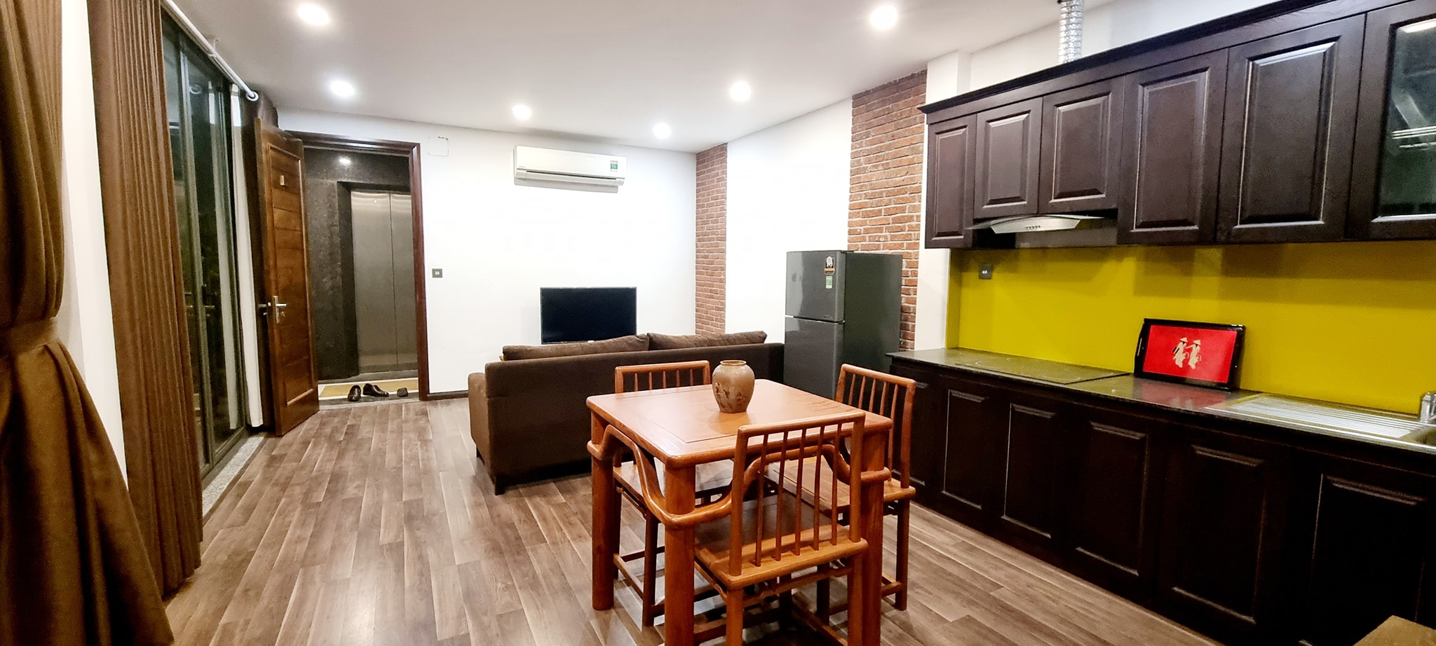 SIÊU PHẨM TÂY HỒ - NHÀ ĐẸP - THANG MÁY - OTO ĐỖ CỔNG - VỪA Ở VỪA CHO THUÊ CĂN HỘ HÁI RA TIỀN.