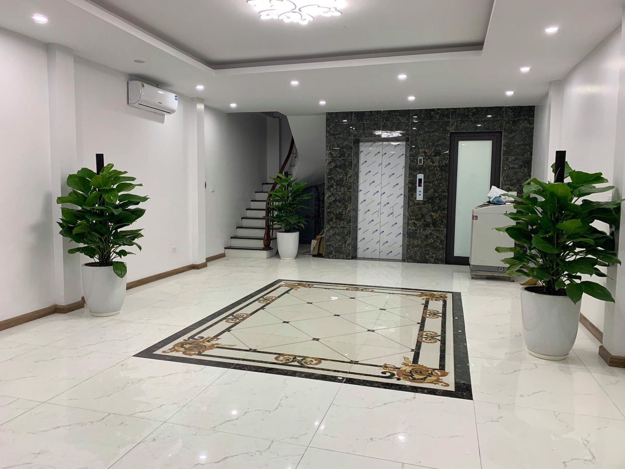 Bán nhà phân lô Ngụy Như Kon Tum DT 75m2 x 5T thang máy - nội thất sang chảnh - ô tô tránh 13.5 tỷ