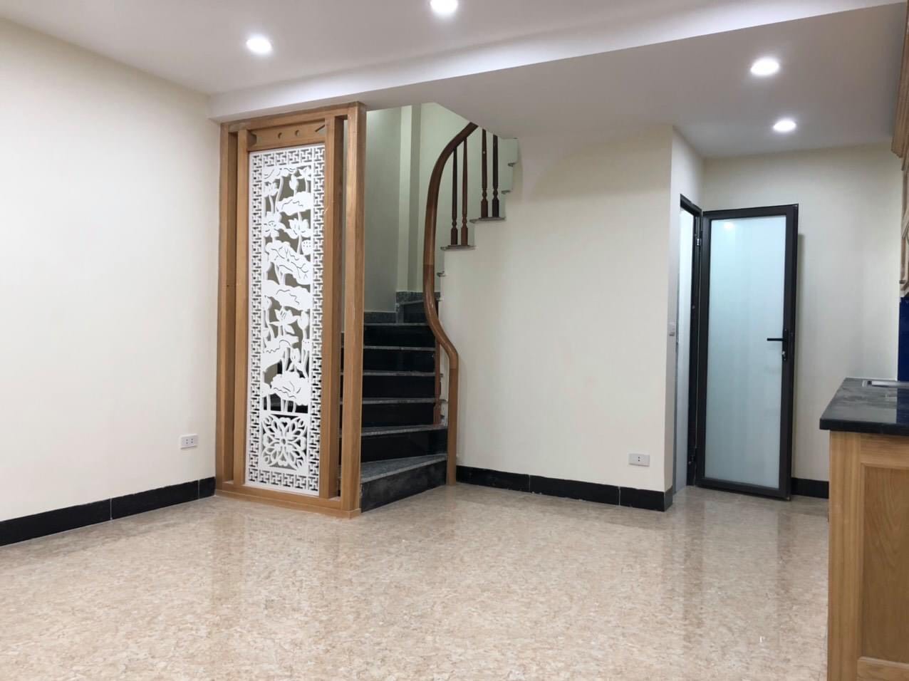 Bán nhà PL Tôn Đức Thắng, Hàng Bột lô góc ô tô vào nhà 66m2x7T thang máy nhập, giá 16,5 tỷ