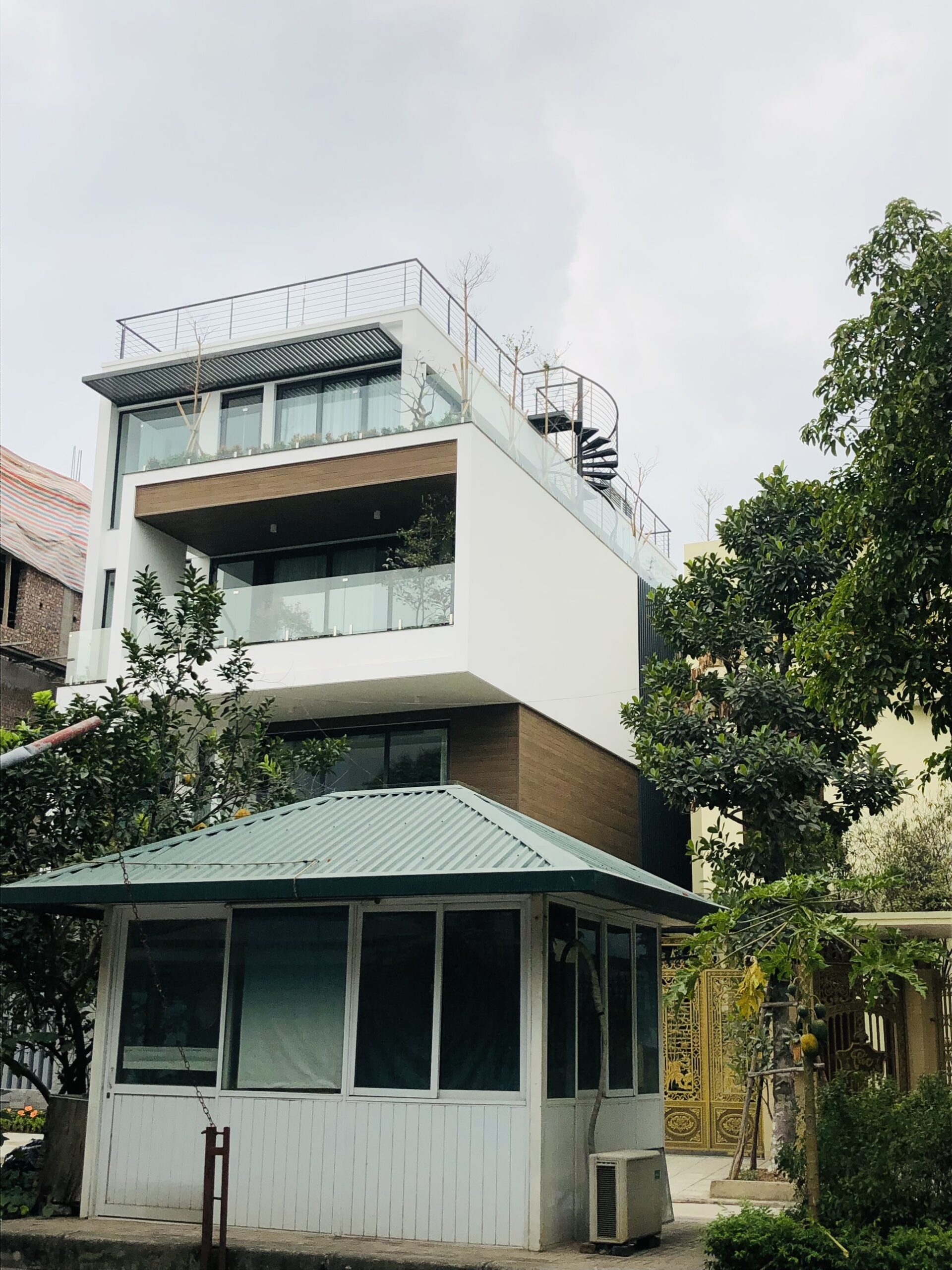 Bán nhà biệt thự 5 tầng Vườn Đào Lạc Long Quân, Võ Chí Công. Diện tích 280m2, lô góc,