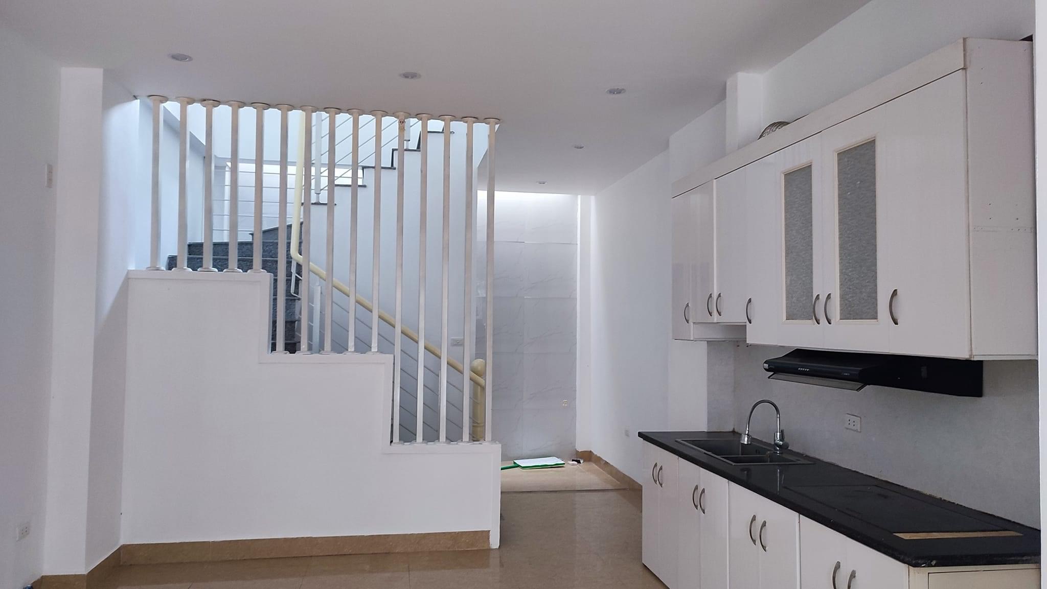 Nhà đẹp văn la, nội thất đẹp, ở ngay đón tết, DT65m2, x5 tầng, MT4m, Giá 10 tỷ, phân lô, vỉa hè.