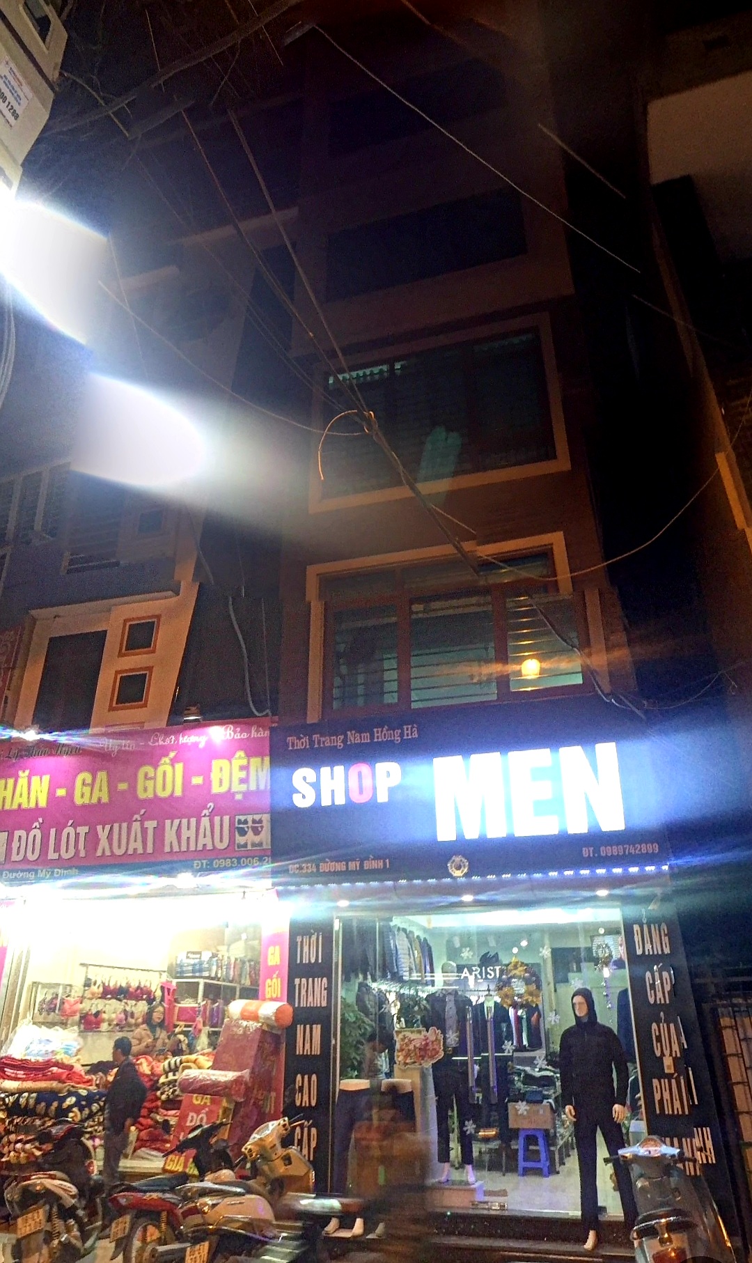 MẶT PHỐ MỸ ĐÌNH, THÔNG SÀN THANG MÁY, KINH DOANH SẦM UẤT, 098.115.8.507. + Nhà mặt phố kinh doanh, vị trí khai thác dòng tiền tuyệt vời. + Nhà 75m2, 6 tầng, MT 4.5m. Thiết kế thông sàn, thang máy cuối nhà. + Sổ đẹp, nở hậu. chính chủ giao dịch. LH(19.5): Mrs Dung 098.115.8.507.