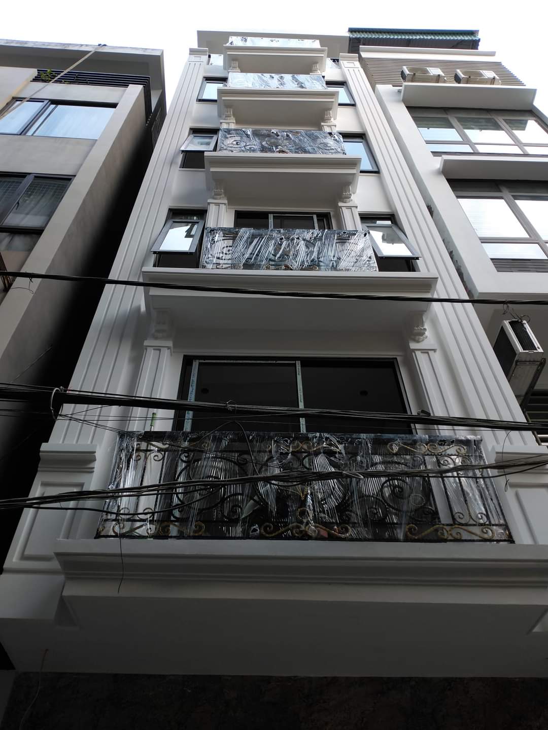 PHÂN LÔ ÔTÔ TRÁNH-KINH DOANH TỐT- LẠC LONG QUÂN- CẦU GIẤY -DT 60m2-6T-MT 3,8m-Giá 15,5 tỷ.