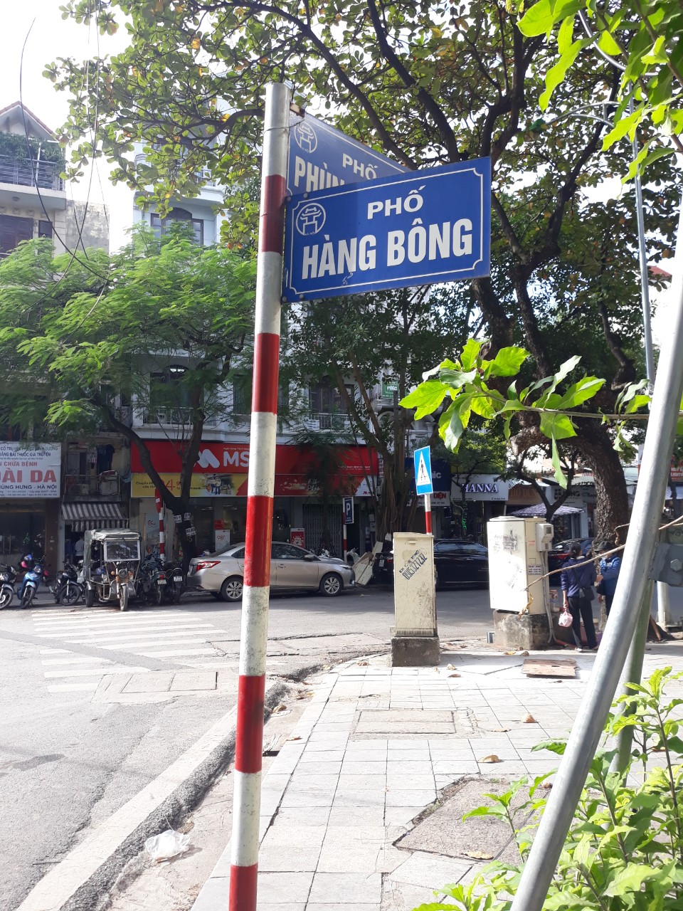 Bán khách sạn 13 tầng mặt phố Hàng Bông DT 350m2, MT 10m, 92 phòng tiêu chuẩn 4* giá 620 tỷ