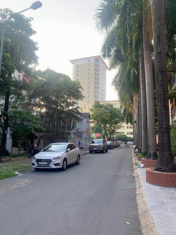 MẶT NGÕ ÔTÔ TRÁNH-KINH DOANH ĐỈNH-ĐỖ QUANG- CẦU GIẤY-DT 50m2-5T-MT 4m-Giá 13 tỷ.