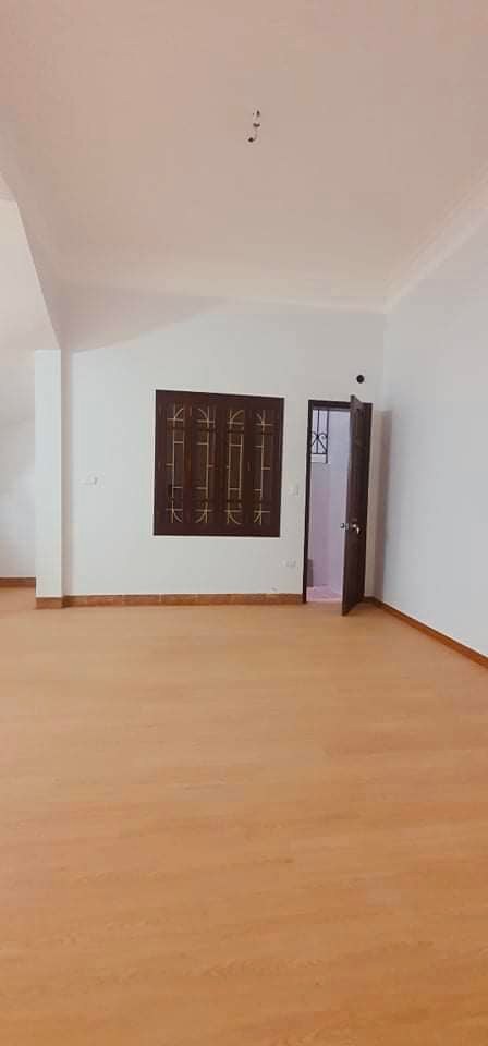 Bán nhà hướng Đông Nam phố Quảng Khánh, Tây Hồ, cách hồ tây 20 m đi bộ ngắm hồ hàng ngày