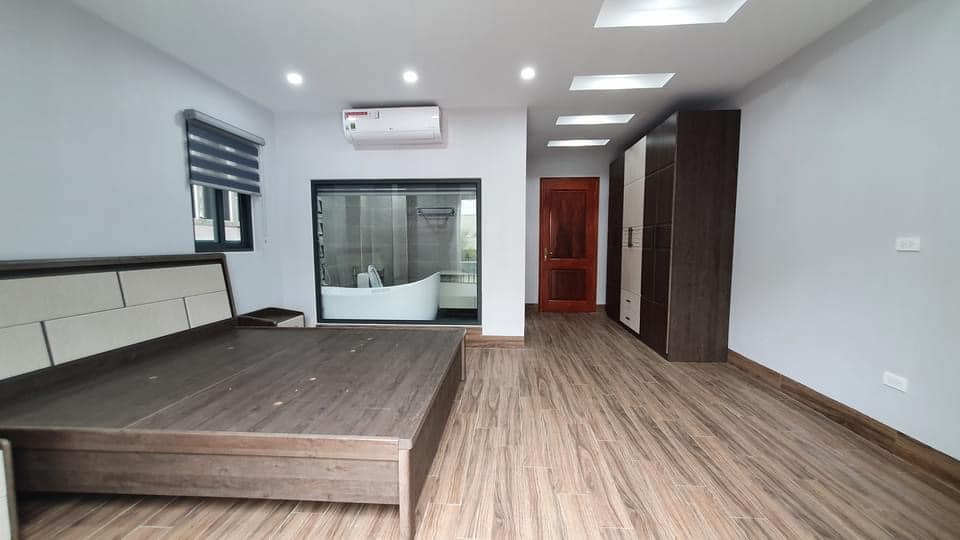 Bán đất Cổ Linh, Thạch Bàn, 210m, rộng 11m, đường ô tô, 14 tỷ