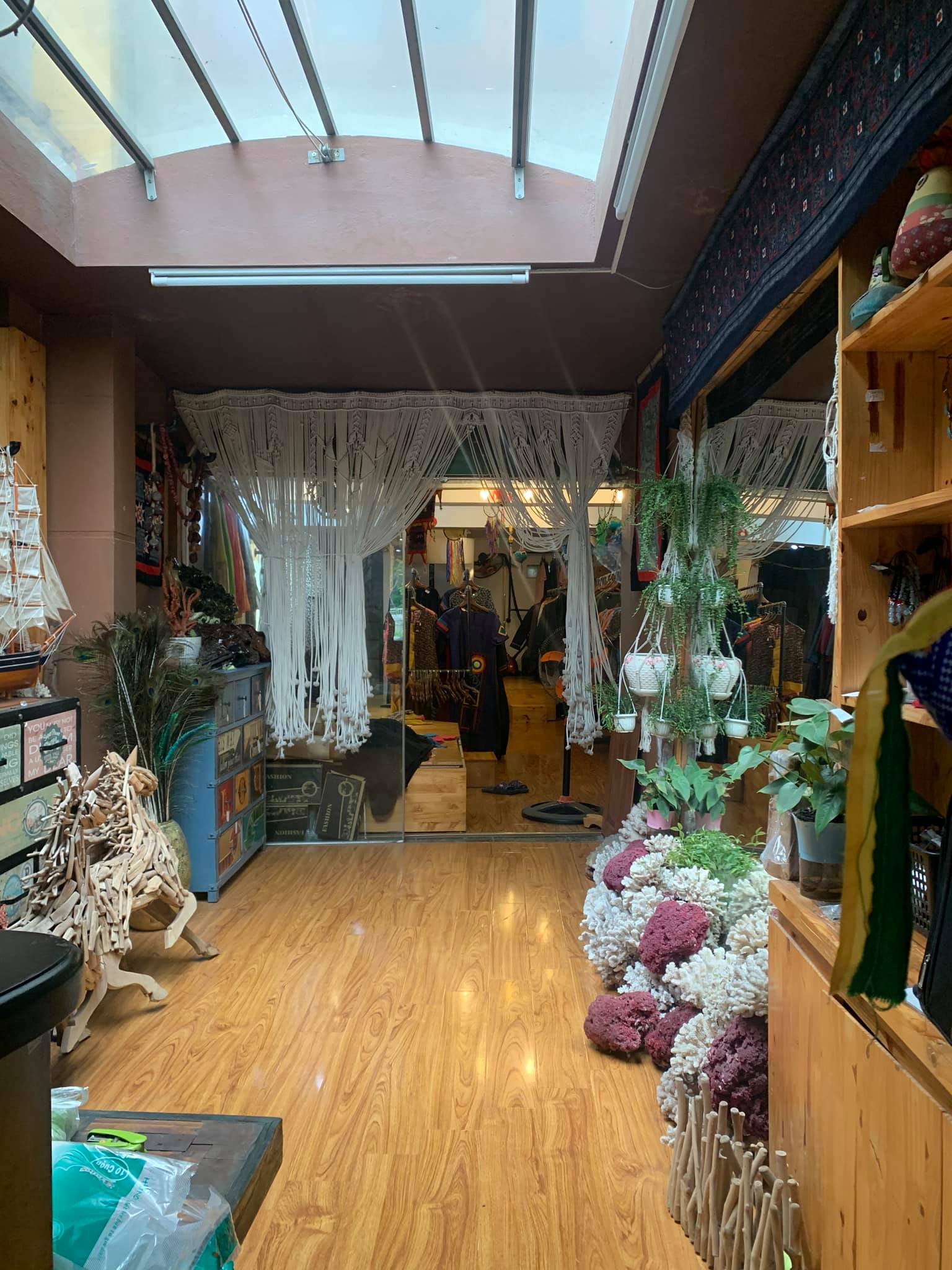 Chính chủ bán nhà 5 tầng mặt phố Nguyễn Khang, kinh doanh đỉnh, vỉa hè đá bóng, giá 20.9 tỷ.