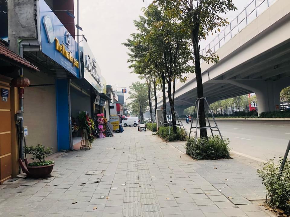 Mặt Phố Phạm Văn Đồng Diện tích 100m x 3 Tầng - Mặt tiền 5,1m - Giá 27 tỷ.