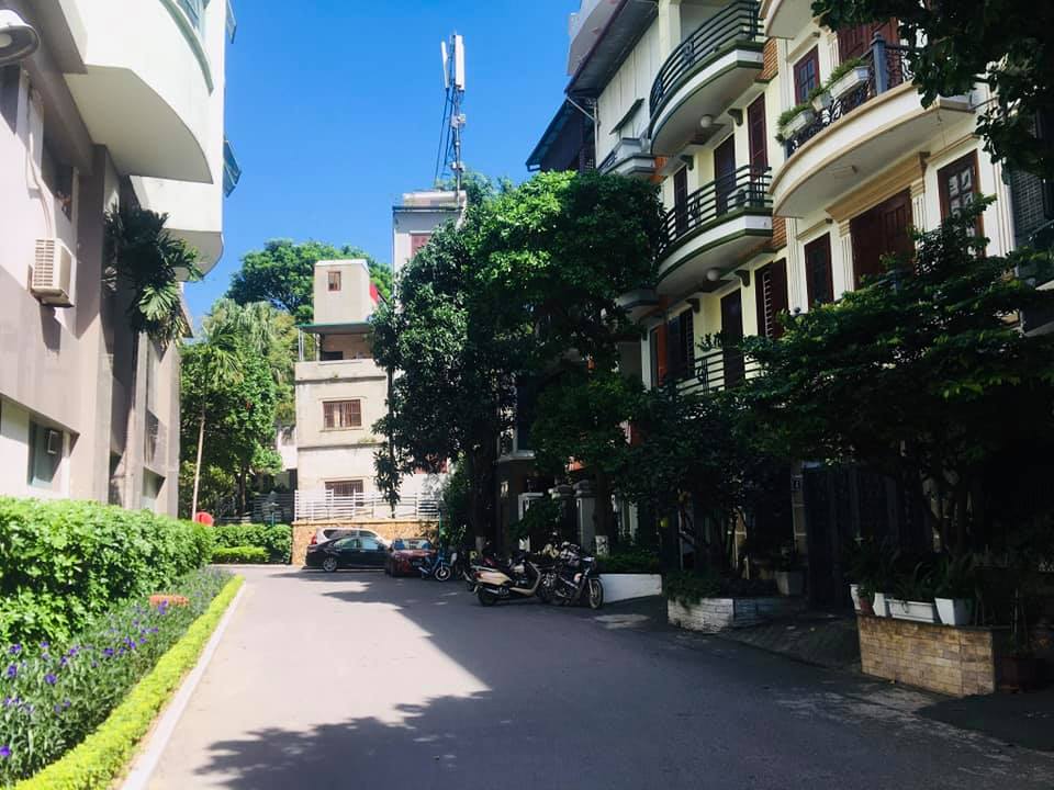 Bán nhà 100m2 mặt tiền 10m ngõ 106 Hoàng Quốc Việt