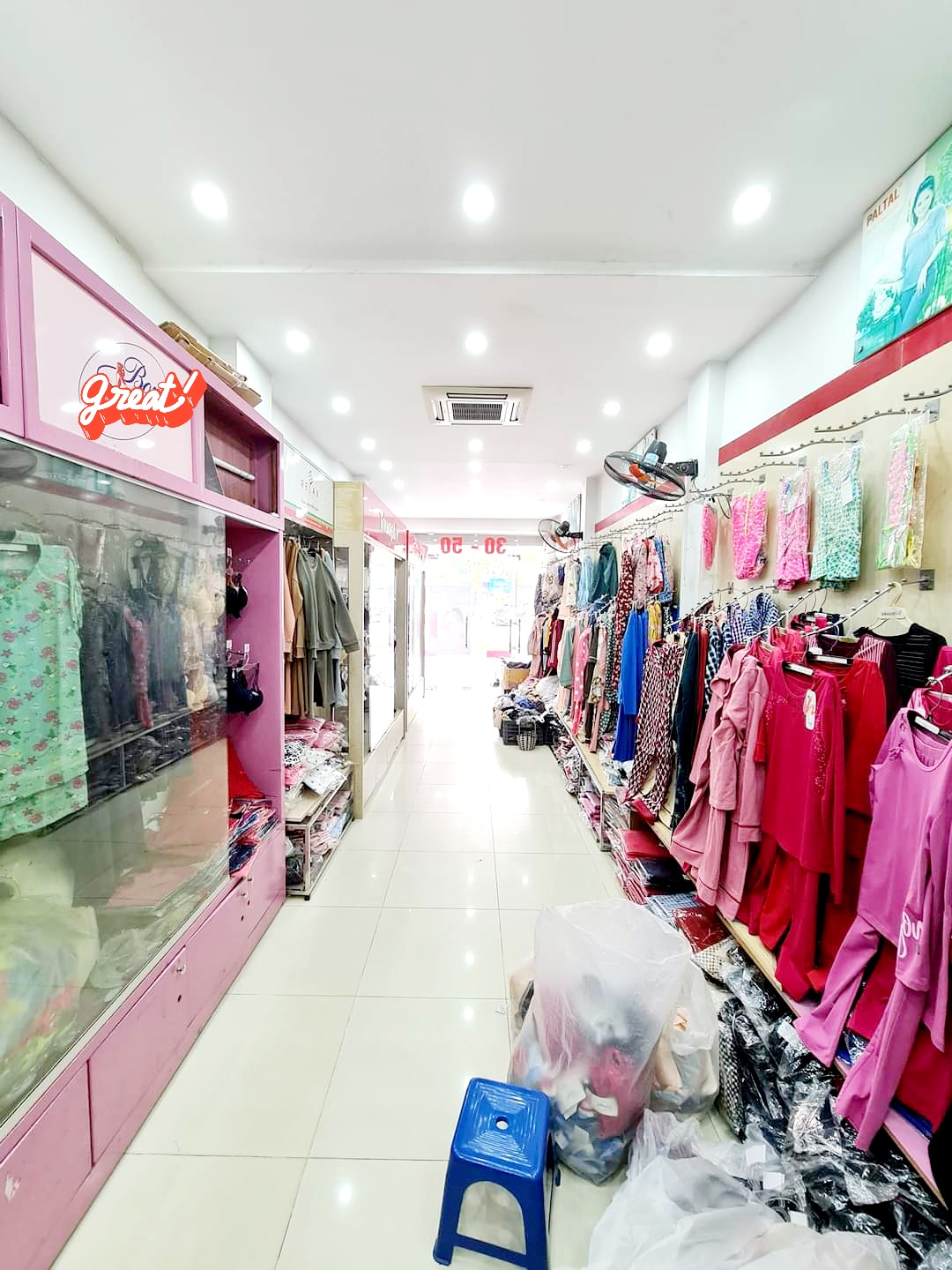 HIẾM, MẶT PHỐ TRẦN ĐĂNG NINH CẦU GIẤY, ĐƯỜNG ĐÔI, KINH DOANH ĐỈNH, 098.115.8.507. + Nhà một mặt phố một mặt ngõ, vị trí hiếm nhà bán. + DT 45m2, 5 tầng, MT 3.5m, tổng 04 phòng ngủ. Dòng tiền mùa dịch 40 triệu đồng/tháng. + Sổ đỏ vuông đẹp. Thiện chí bán. LH(19): Mrs Dung 098.115.8.507.