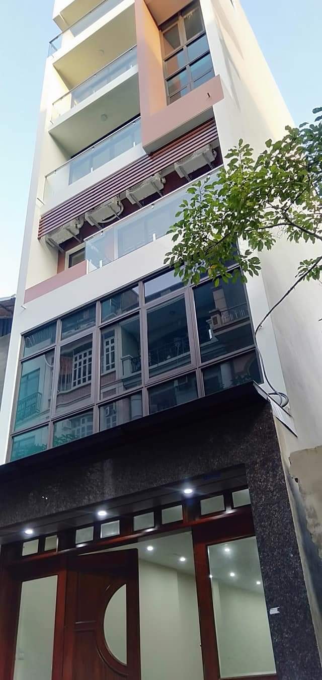 NHÀ ĐẸP, Ô TÔ TRÁNH, ĐƯỜNG THÔNG THOÁNG, THANG MÁY 7 TẦNG, KINH DOANH VĂN PHÒNG, + Nhà phố Lạc Long Quân, ngõ thông, ô tô tránh, kết hợp ở, kinh doanh văn phòng. + Căn nhà 7 tầng, 50m2, thang máy nhập khẩu, mặt tiền 5m. Thông số đẹp + Tầng 1,2,3: Thông phòng, WC rộng thoáng trước sau. + Tầng 4,5: Mỗi tầng 2 phòng WC khép kín. + Tầng 6: Khu vực bếp phòng ăn, giải trí rộng thoáng. + Tầng 7: Phòng thờ, sân phơi, nơi ngắm cảnh uống trà. Sổ đỏ hoa hậu. LH(15.5) Mrs Dung 098.115.8.507