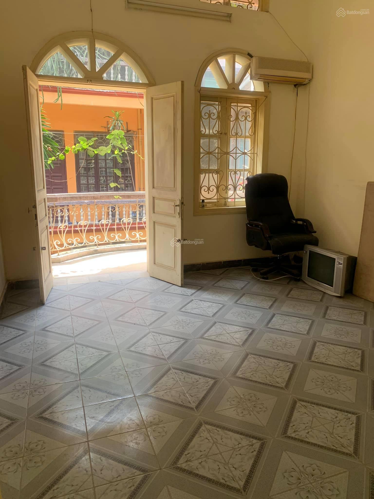 Bán Gấp nhà Phố Chùa Láng, VIEW Hồ, Kinh Doanh đỉnh.