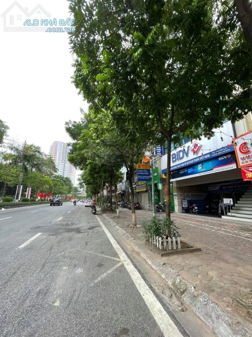 Bán Toà Nhà Building mặt Phố Tân Mai. DT 60m2 - 8 tầng thang máy.