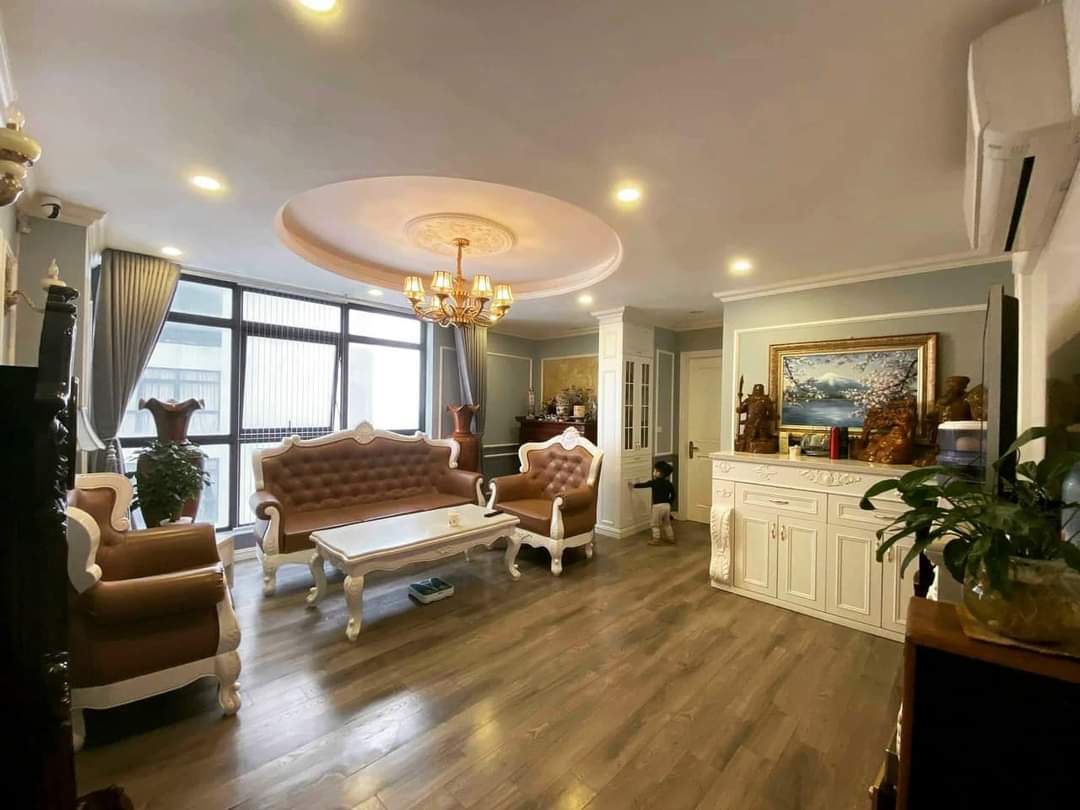 Cần tiền kinh doanh, chủ gửi bán nhà mặt phố Hàng Muối lô góc 40m2 x 6 tầng