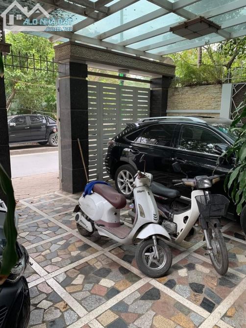 BIỆT THỰ GIẢI PHÓNG 120M GIÁ 22TỶ,MẶT TIỀN 8M,OTO TRÁNH,VIEW VƯỜN HOA,SIÊU ĐẸP